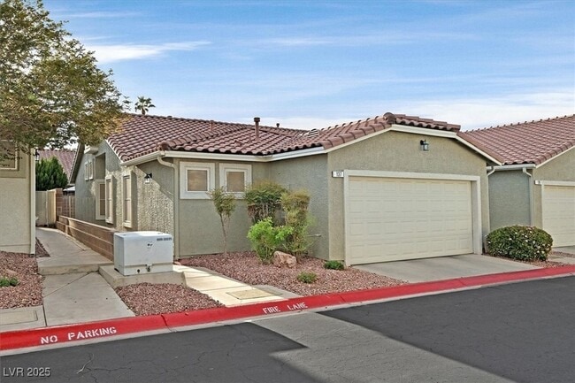 Primary Photo - 137 Tapatio St