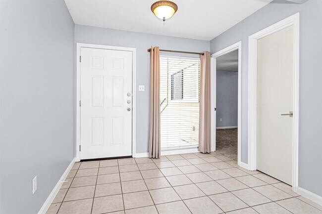 Building Photo - 50 April Point Dr S