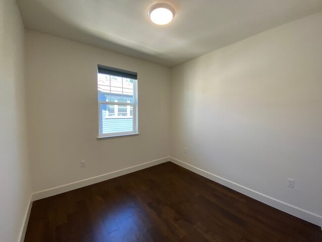 Building Photo - SUNNYVALE - executive townhome with amazin...