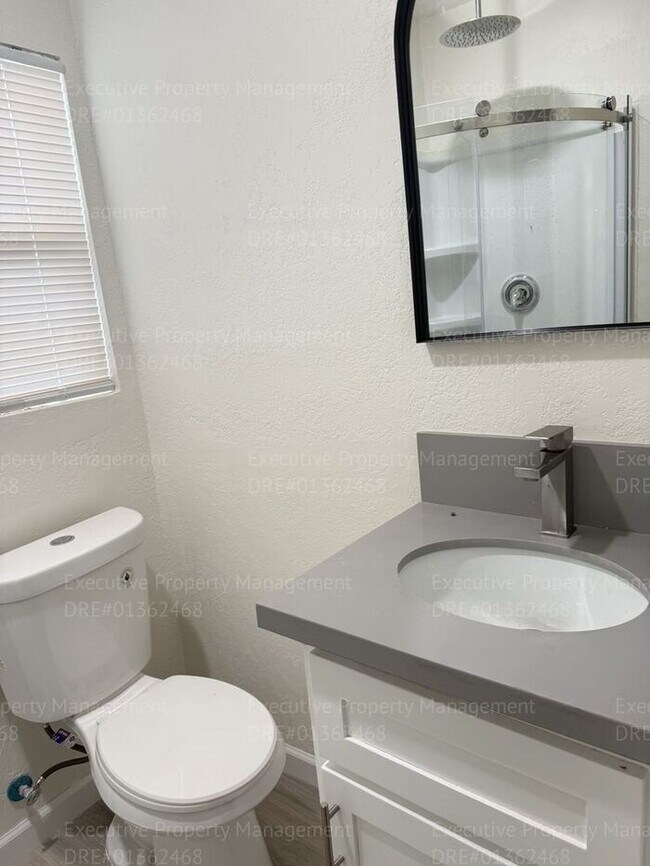 Building Photo - Remodeled 3-bedroom, 2-bath home near Ming Ave/ S. H St