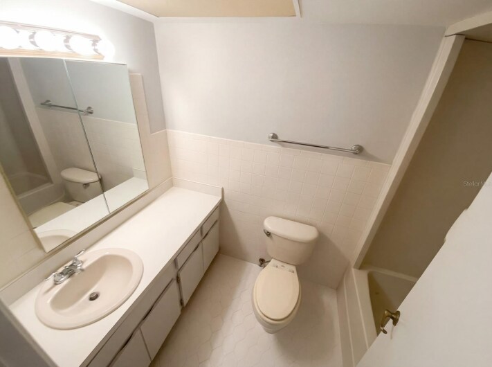 Building Photo - 4474 Lake Blvd