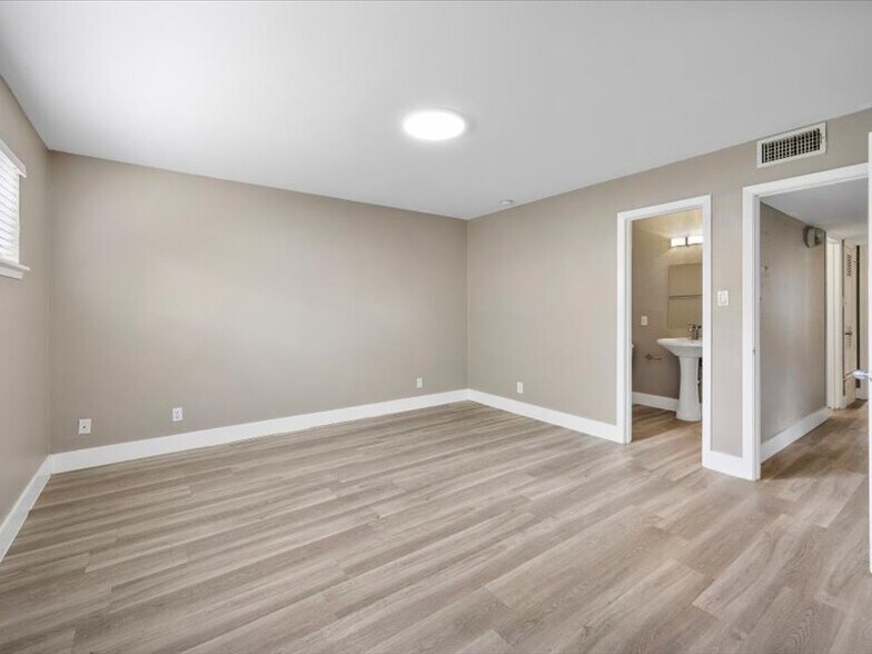 Master - 2303 East Side Dr
