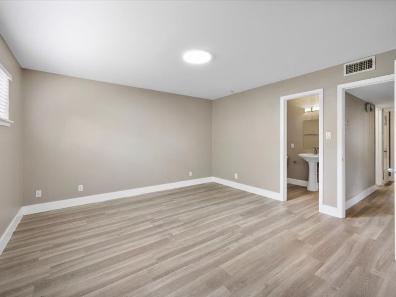 Master - 2303 East Side Dr