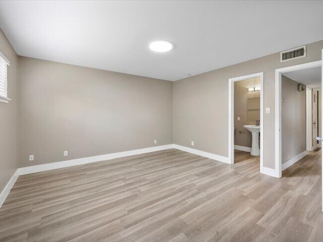 Master - 2303 East Side Dr