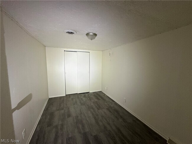 Building Photo - 5885 Youngstown Hubbard Rd