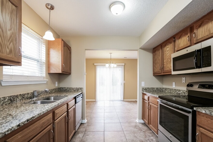 Building Photo - 468 Brookstone Dr