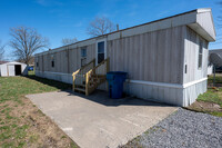 Building Photo - 128 Shady St