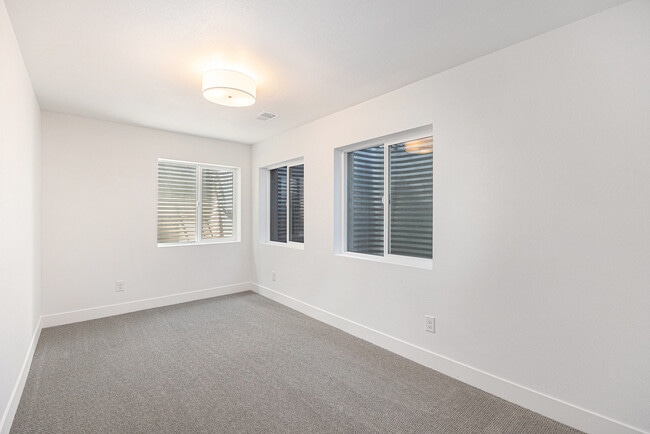Building Photo - 3833 E Aldenbridge Cir