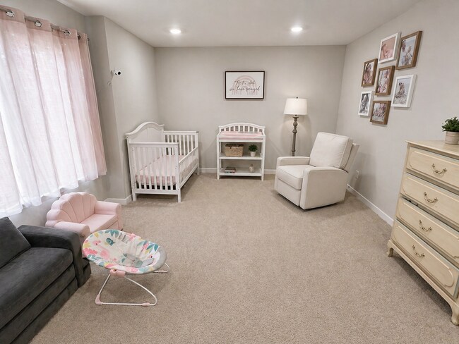 Building Photo - Extravagant Living on the Peaceful Peninsula