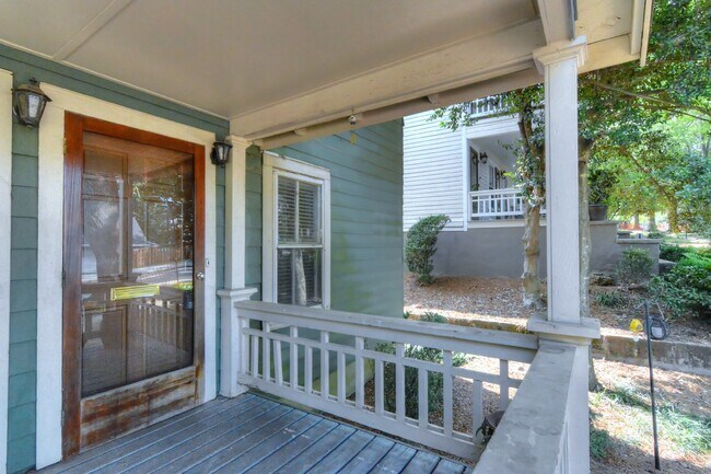 Building Photo - 2Br/2Bth House Walking Distance to Carolin...