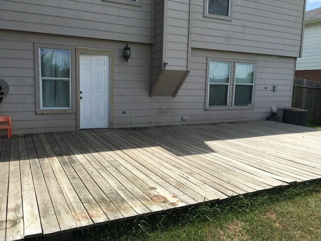 Building Photo - 5615 W Harrow Dr