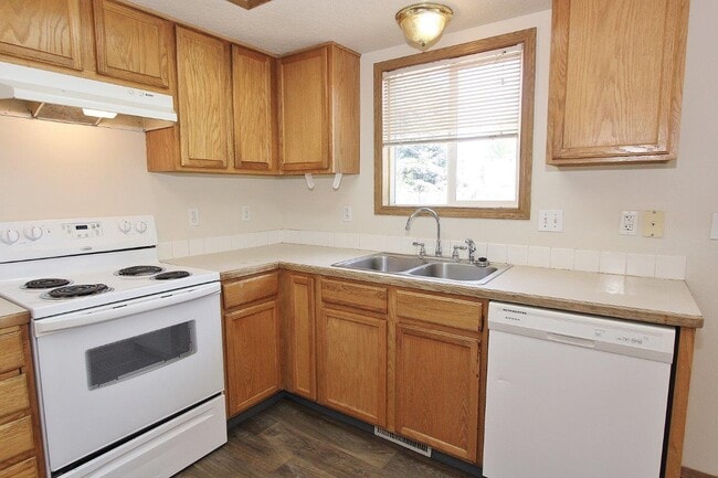 Building Photo - 978 Johnson Dr
