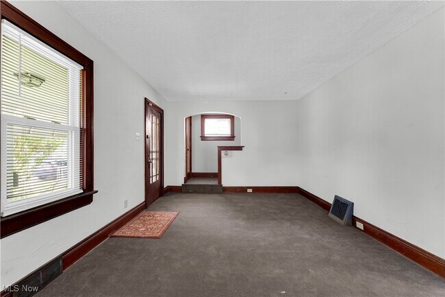 Building Photo - 617 Whitney Ave