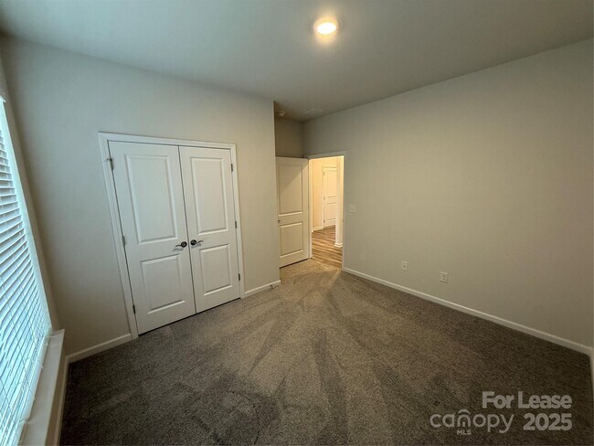 Building Photo - 129 Pampas Pl