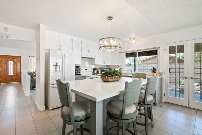 Building Photo - 2650 Altamira Dr