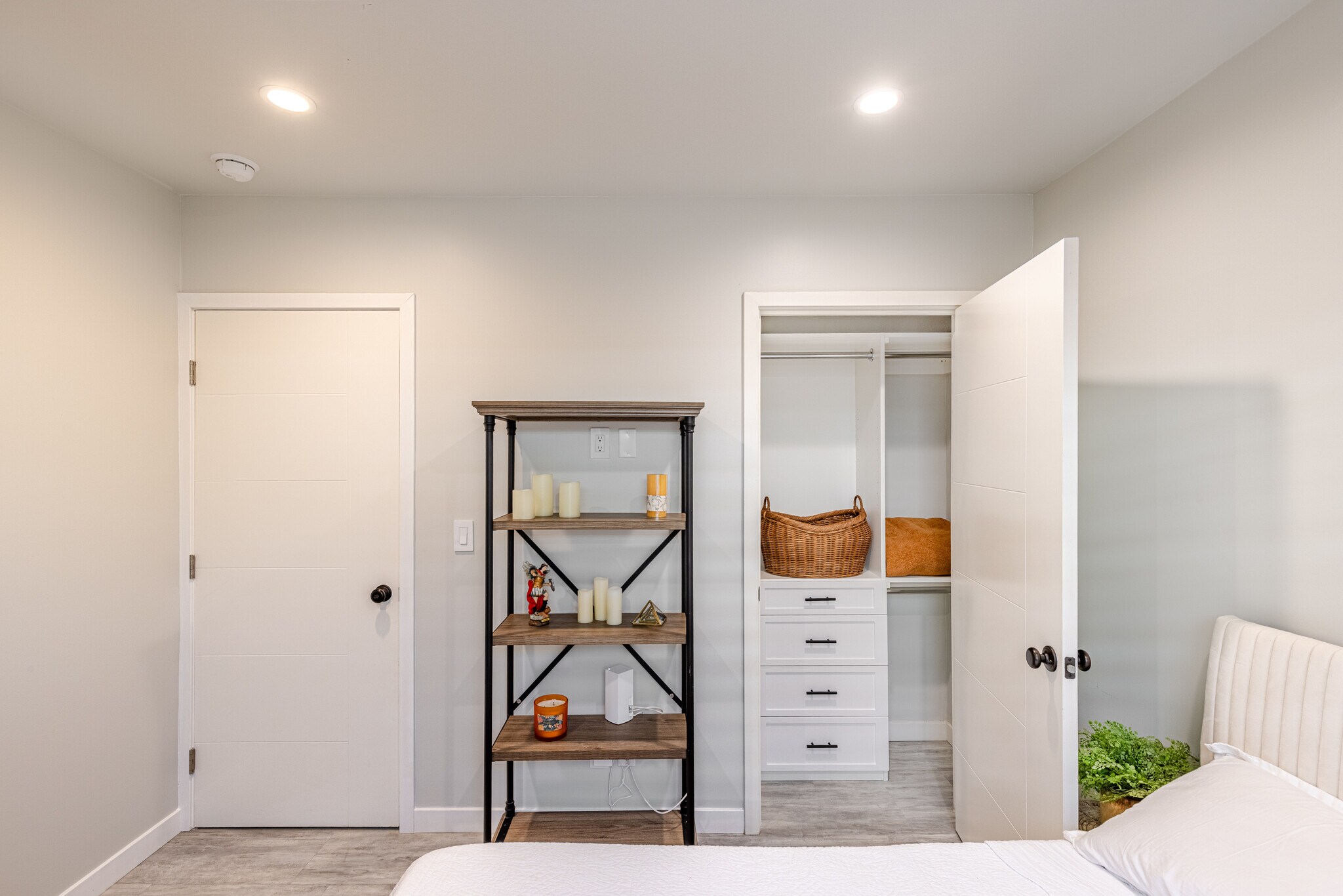 Building Photo - 8141 Hinds Ave