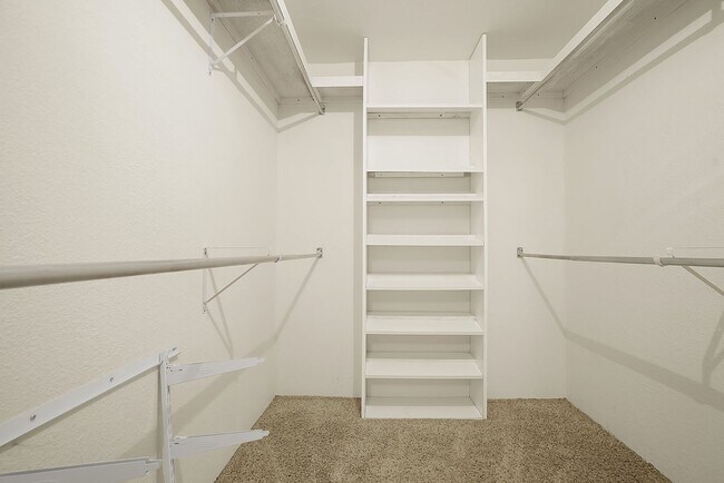 Building Photo - Upper Valley 3 Bedroom 2 Bath