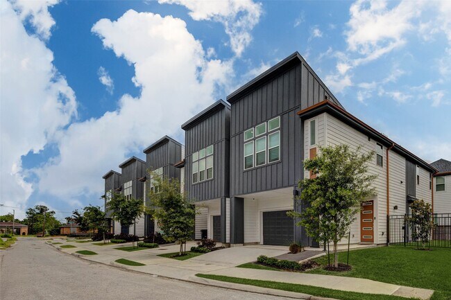 Building Photo - 4502 Buck St