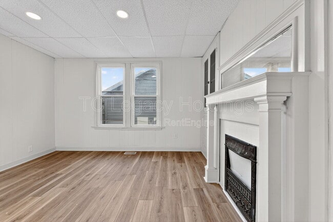 Building Photo - 604 Hart St