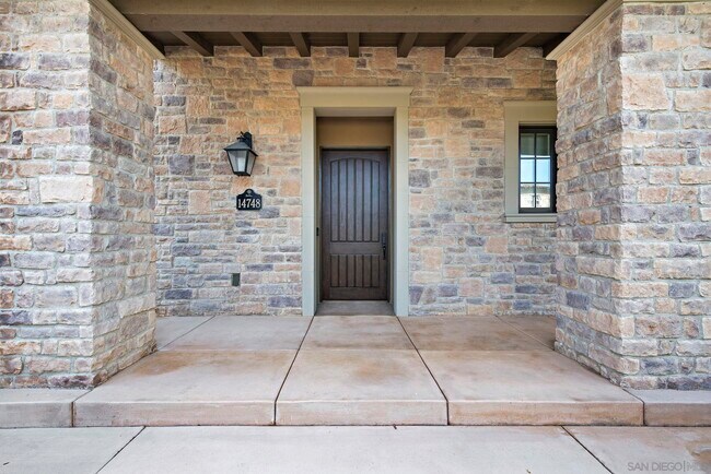 Building Photo - 14748 Valle Del Sur Ct