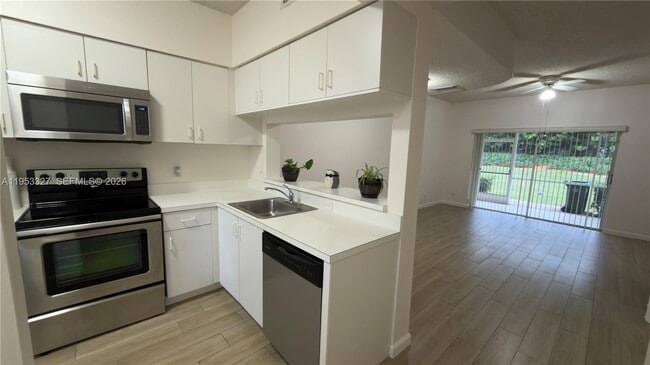 Building Photo - 16727 Hemingway Dr