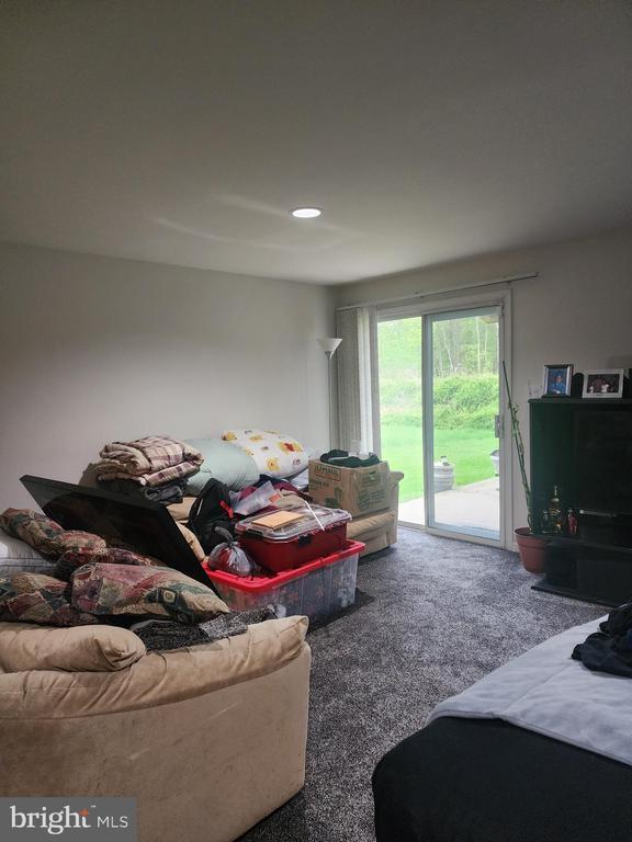 Building Photo - 16 Charles Ct