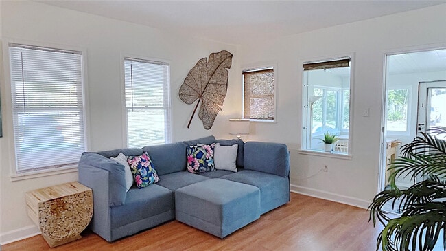 Building Photo - 342 SW 2nd Ave