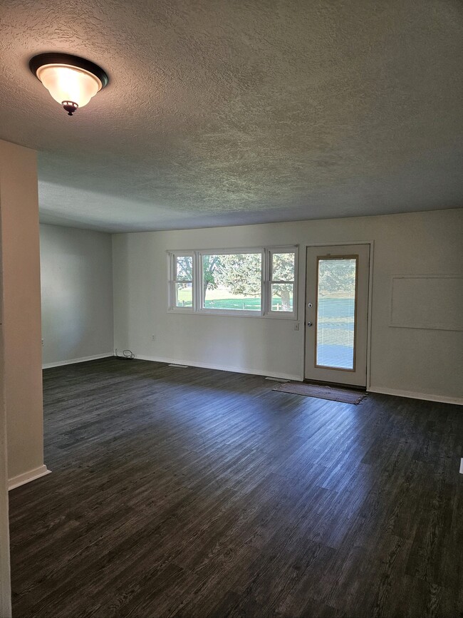 Building Photo - 1460 Vandenburg Cir