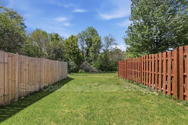 Building Photo - 808 Marquette Dr