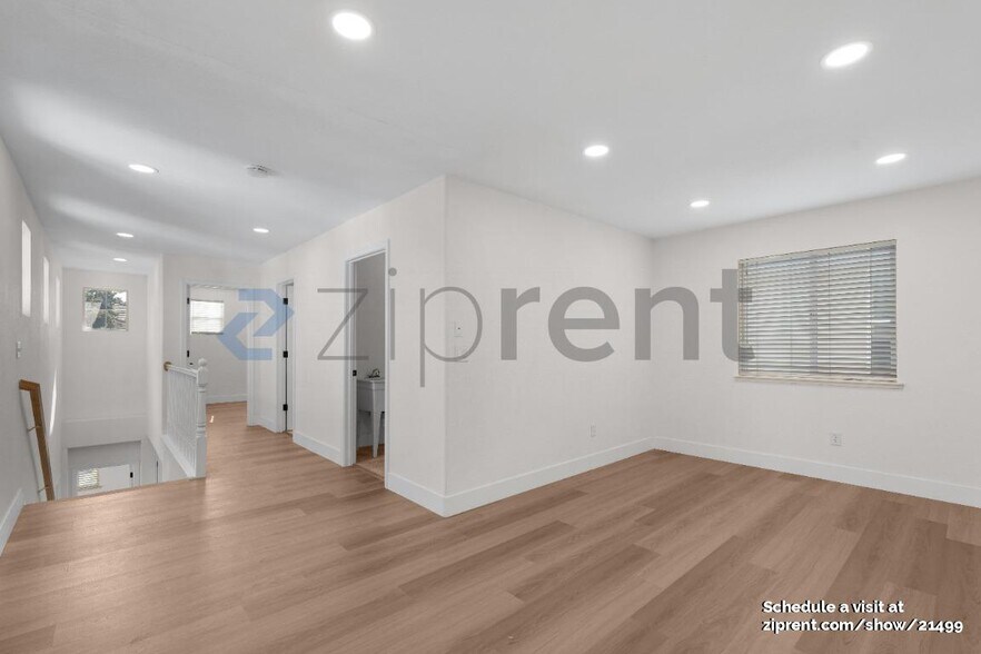 Building Photo - Unit