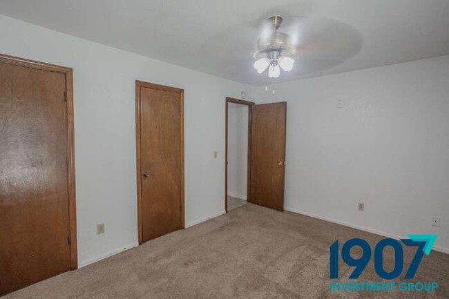 Building Photo - Beautiful 3-Bedroom Home in Yukon - Availa...