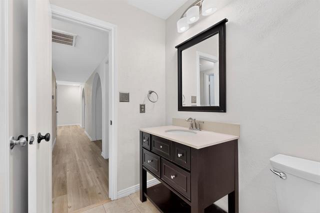 Building Photo - 1910 Glen Hill Dr