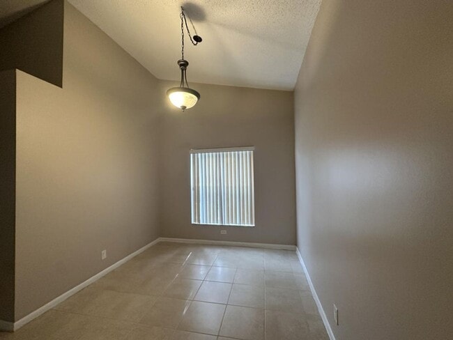 Building Photo - 300 NE 42nd St