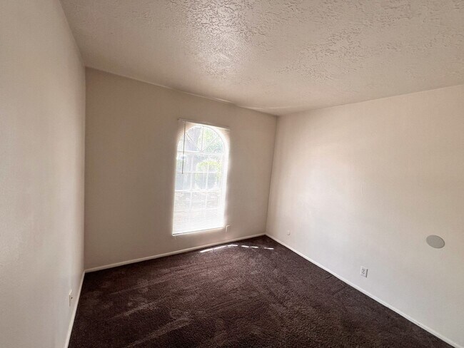 Building Photo - Near Academy Hills Park, Great NE Location...