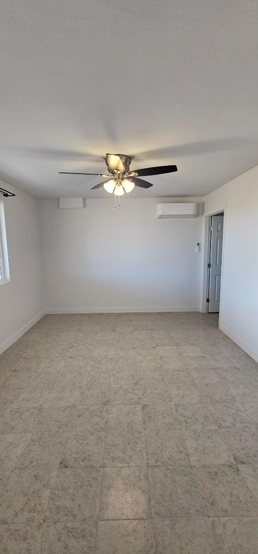 Building Photo - 537 E Ash St