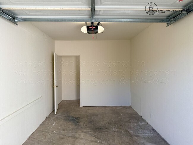 Building Photo - LESLA (I/O)