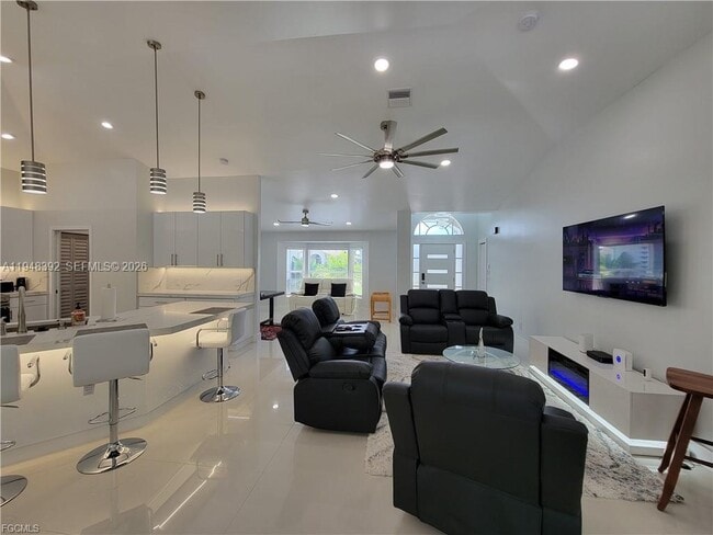 Building Photo - 237 SW 47th St