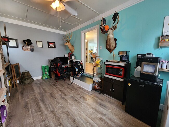 Building Photo - Stunning 3 Bed 2 Bath