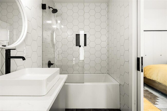 Building Photo - 902 Garden Villa Ct