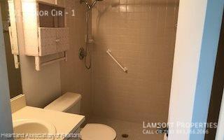 Building Photo - 301 Manor Cir