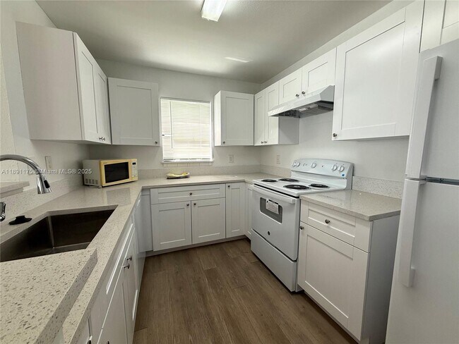 Building Photo - 4039 NW 87th Ave