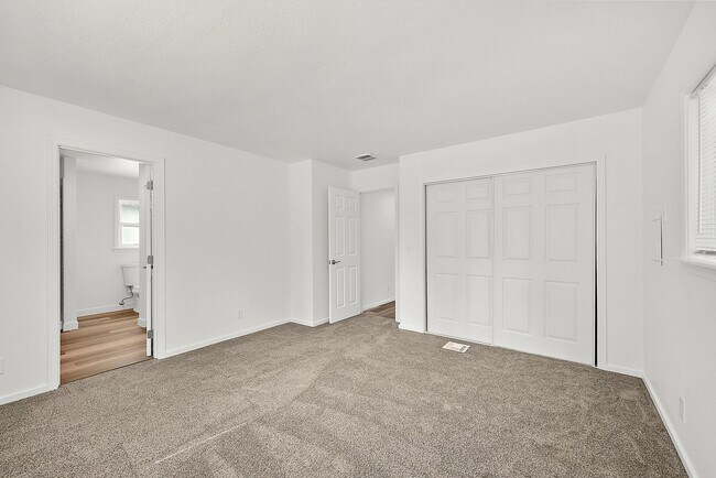 Building Photo - Updated 3-Bedroom Port Orchard Rambler with Covered Porch