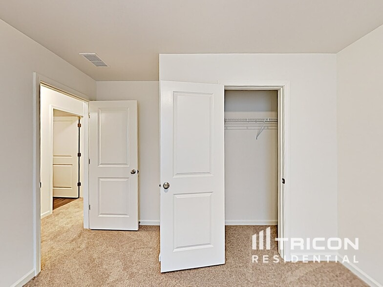 Building Photo - 315 Trail Winds Dr