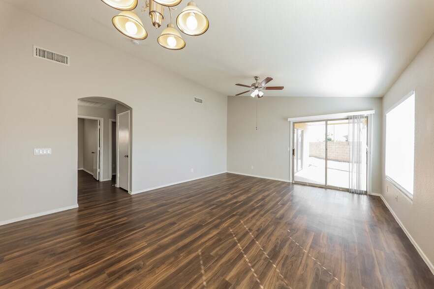 Building Photo - 13401 N 127th Dr