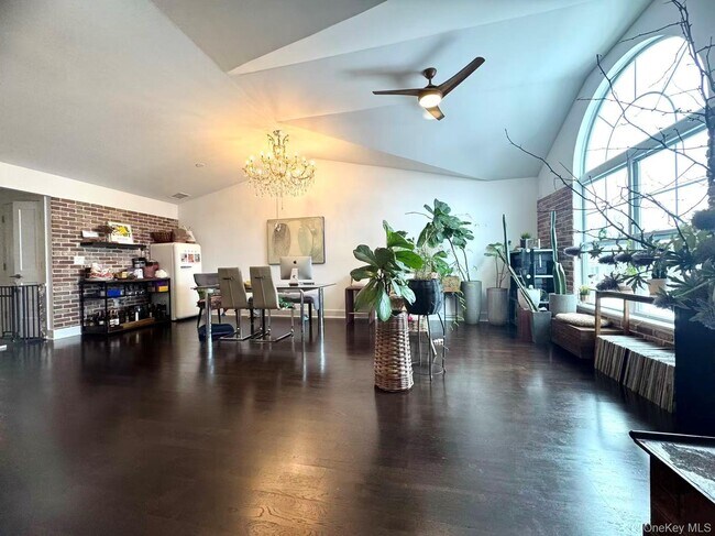 Building Photo - 508 Breton Wy