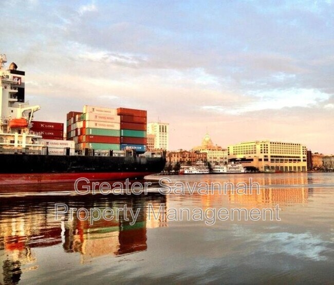 Building Photo - 530 E 35th St