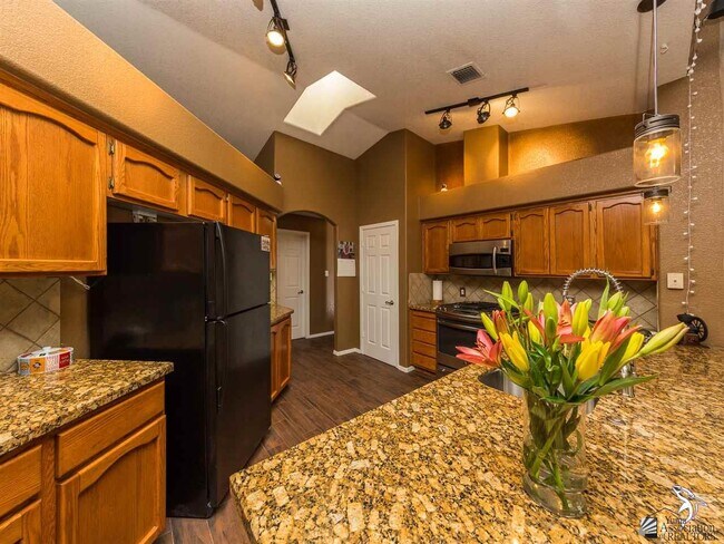 Building Photo - 8166 E Lorenzo Ln