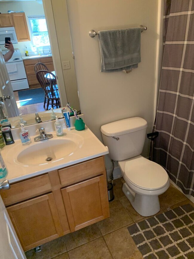 Building Photo - ***AVAILABLE AUGUST 2027*** Bedroom, 2 Bat...