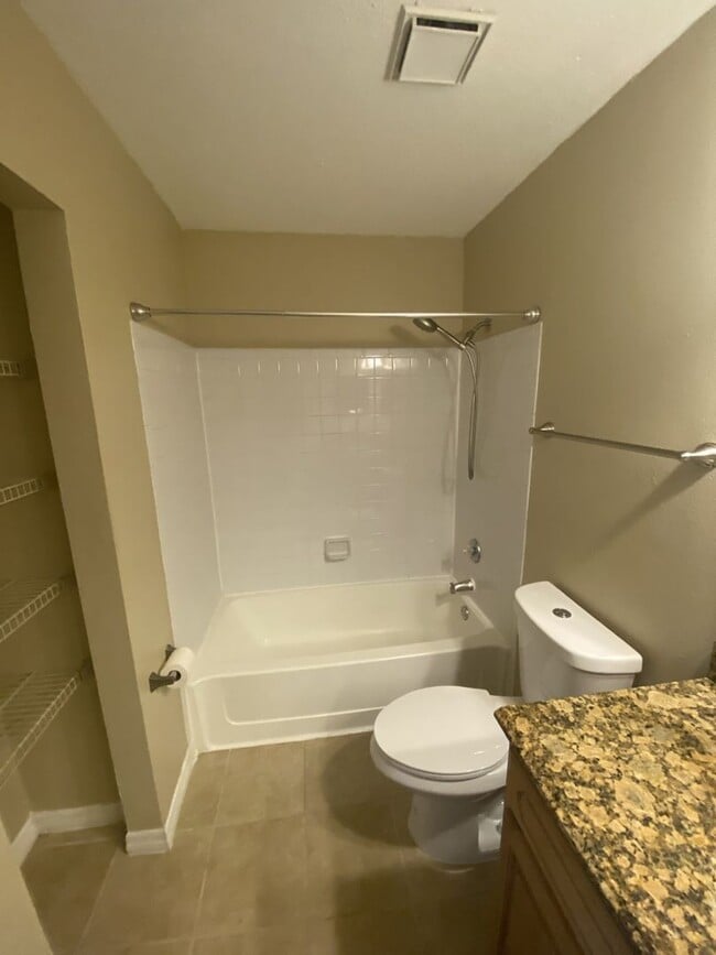 Building Photo - 2 Bed 2 Bath Condo with fireplace!!!