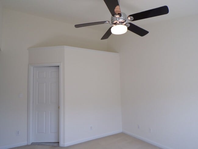 Building Photo - Two Bedroom, Two Level Condo Near Van Dorn Metro